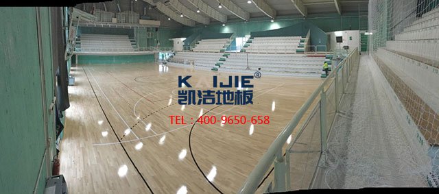 原來(lái)?xiàng)髂镜匕迨沁m合籃球館的運(yùn)動(dòng)木地板——?jiǎng)P潔地板