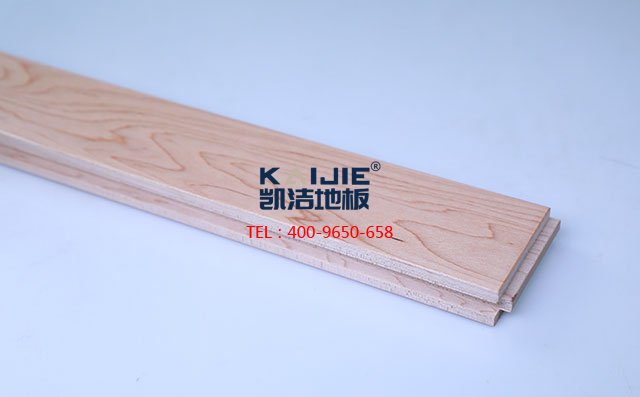原來(lái)?xiàng)髂镜匕迨沁m合籃球館的運(yùn)動(dòng)木地板——?jiǎng)P潔地板