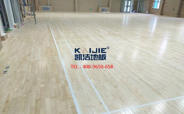 專業(yè)體育館木地板涮漆，得知道這些——?jiǎng)P潔地板