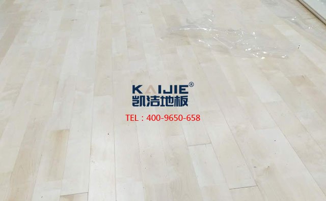 專業(yè)體育館木地板涮漆，得知道這些——?jiǎng)P潔地板