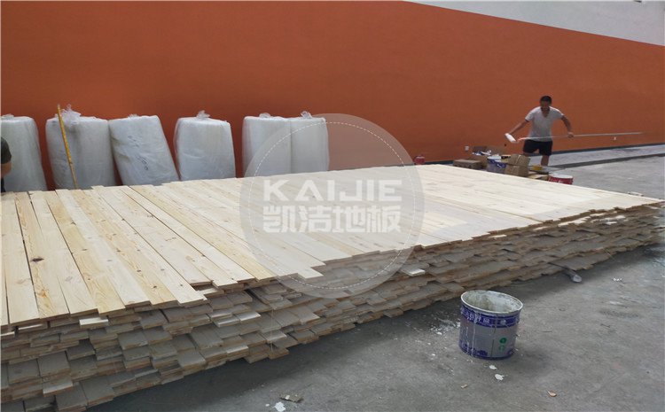 廣州天河區(qū)長大公路培訓(xùn)學(xué)校籃球館木地板案例