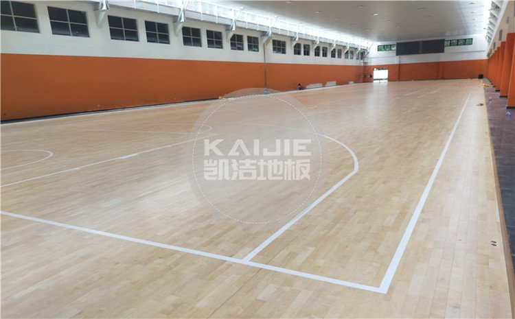 廣州天河區(qū)長大公路培訓(xùn)學(xué)校籃球館木地板案例-凱潔體育地板