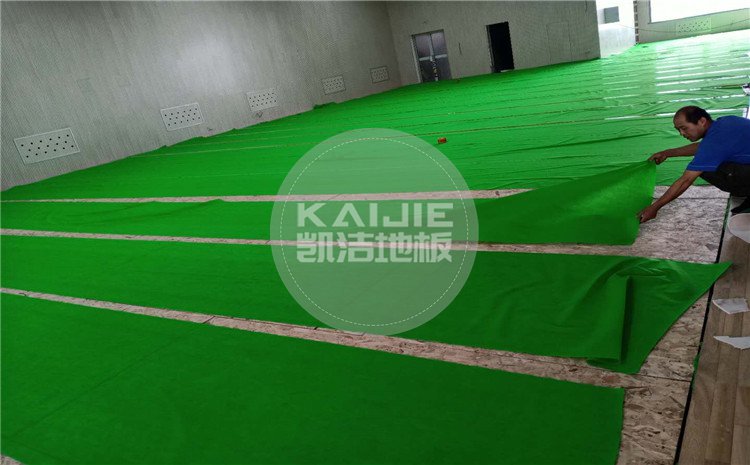 山西運(yùn)城財經(jīng)學(xué)校羽毛球館木地板案例-凱潔體育地板
