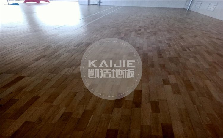 山西運(yùn)城財經(jīng)學(xué)校羽毛球館木地板案例-凱潔體育地板