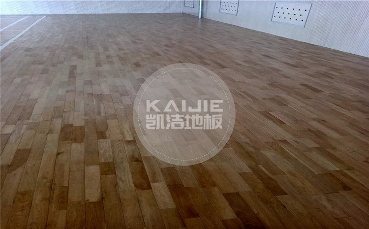 山西運(yùn)城財經(jīng)學(xué)校羽毛球館木地板案例-凱潔體育地板
