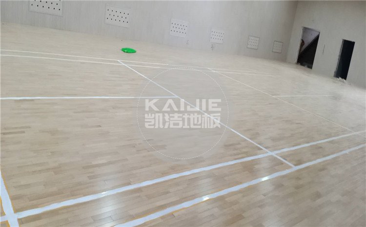 山西運(yùn)城財經(jīng)學(xué)校羽毛球館木地板案例-凱潔體育地板