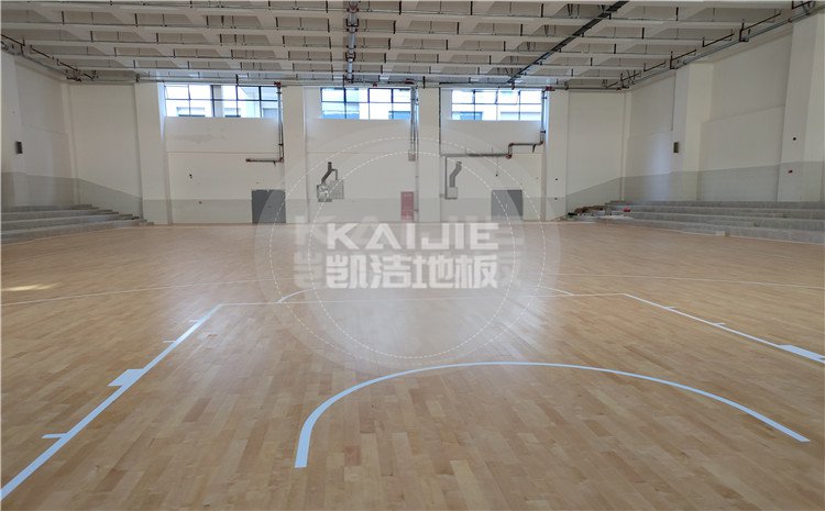 四川綿陽實(shí)驗(yàn)中學(xué)籃球館木地板—?jiǎng)P潔地板