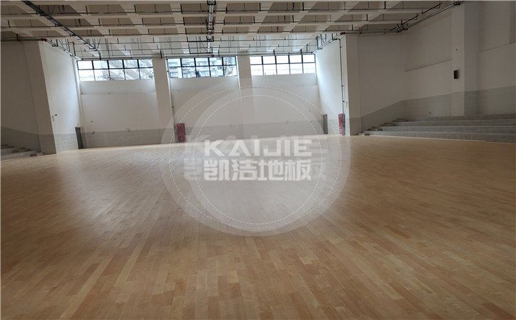 四川綿陽實(shí)驗(yàn)中學(xué)籃球館木地板—?jiǎng)P潔地板